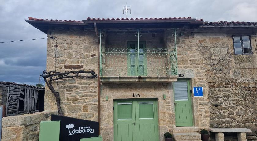 A casa d'abaixo