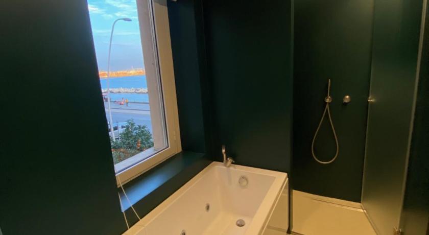 Image of Junior Suite with Side Sea View, Jacuzzi and Balcony 12