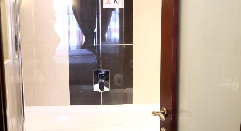 Image of Deluxe Twin 2