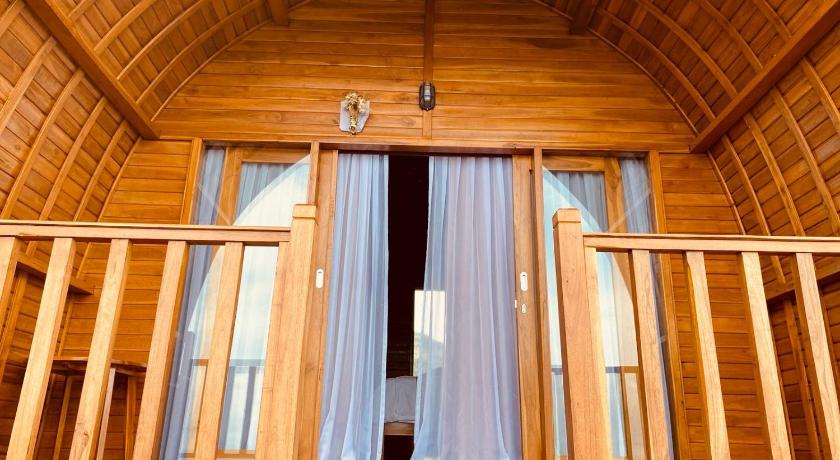 Suwehan Beach Cliff House - image 9