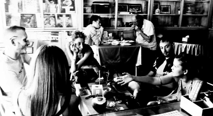 Banglumphu house&bistro - image 2