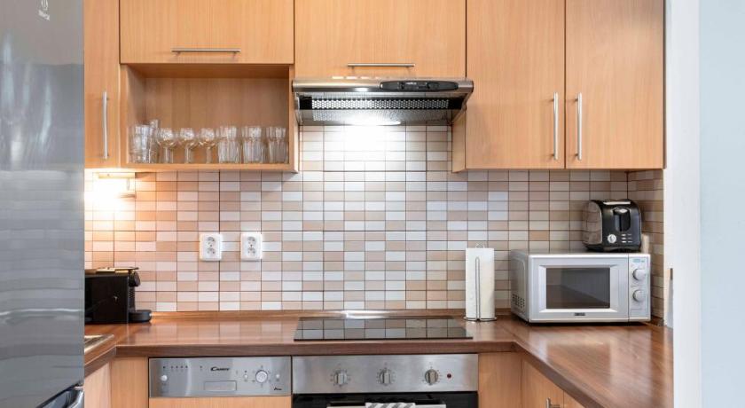 150m² 4BR Duplex Near Metro & Prague Center - image 9