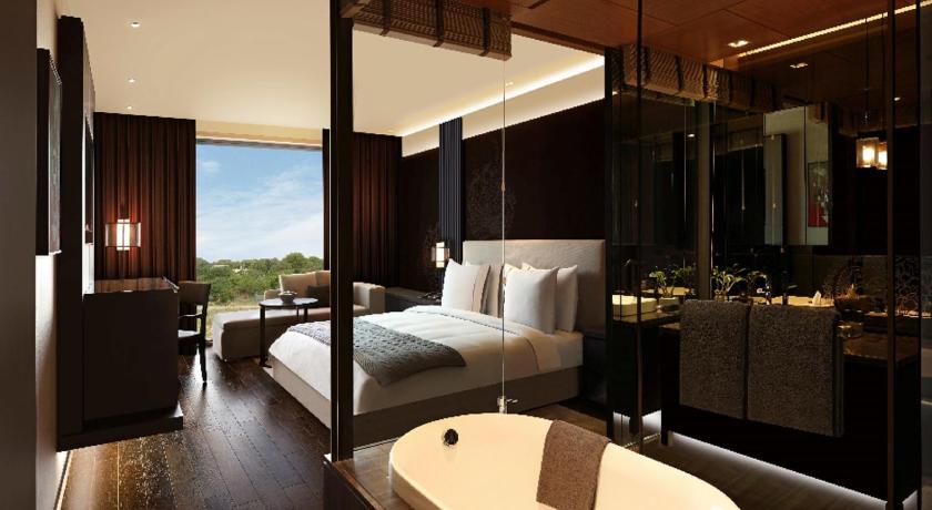 Image of Executive Suite, Hi-Tea and Club Lounge, Floor Butler on Request, Two Way Airport Transfers 0