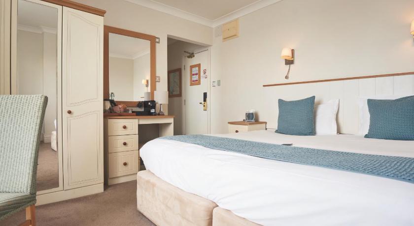 Image of Double Room with Coastal View 3