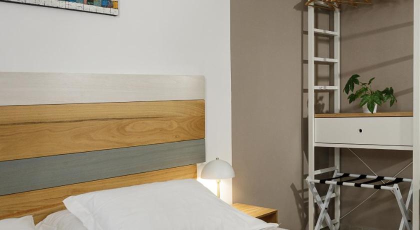 Image of Deluxe Family Room 10