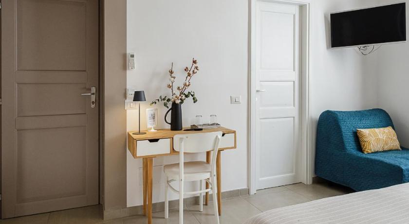 Image of Deluxe Family Room 11