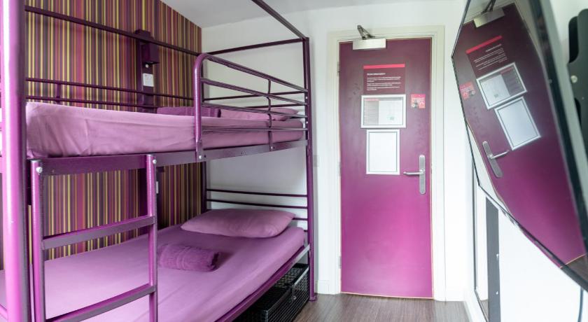 Image of Twin Room Shared Bathroom 13