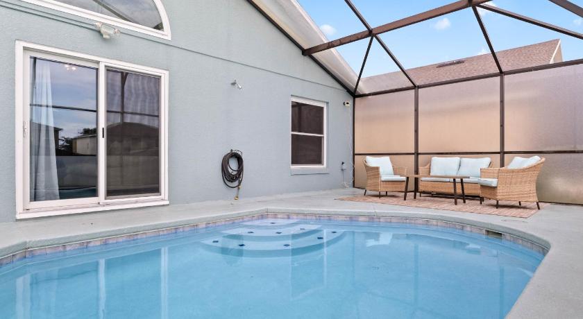 Family Retreat w/ Pool & Foosball, 8.5mi to Disney!