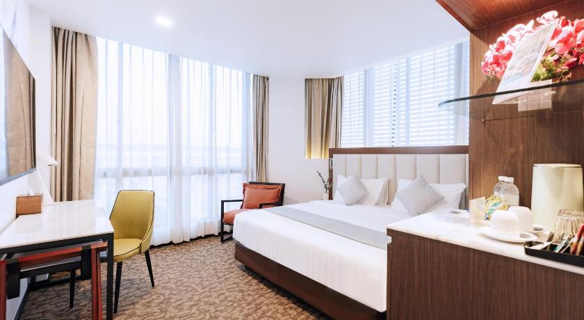 Image of Signature Corner Room with King Bed 1
