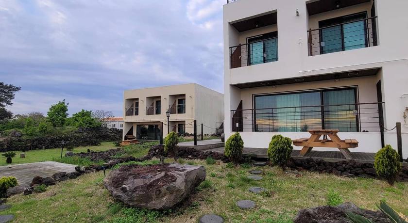 Jeju Handong Izen Pension 1-Star Hotel room