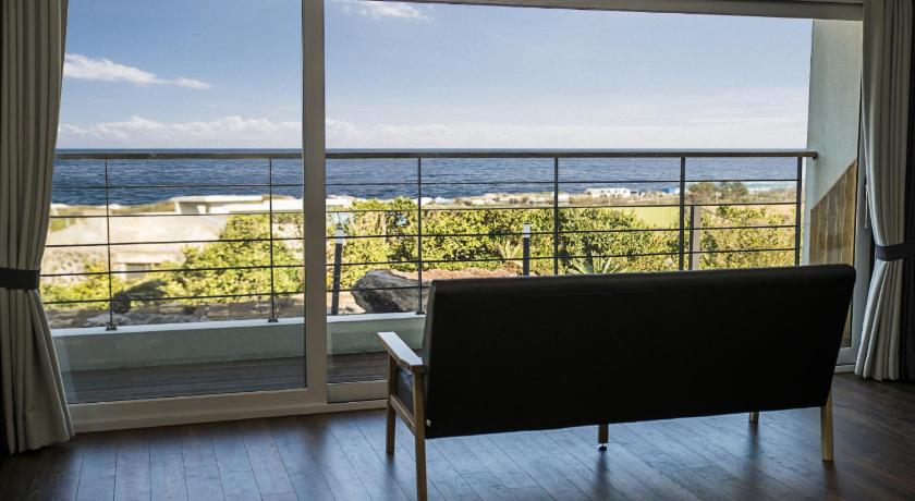 Jeju Handong Izen Pension 1-Star Hotel pool