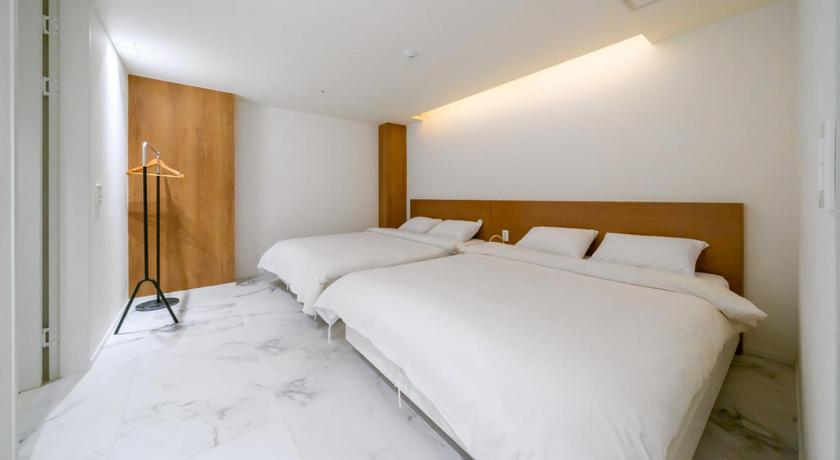 Image of Party Cove Suite Type A 11