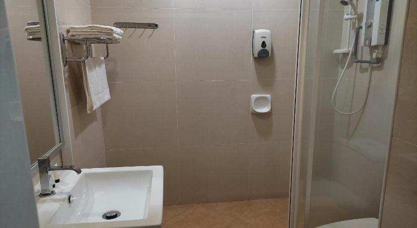 코타키나발루 호텔 디뉴 1 KK 사바 (Hotel D'New 1 KK Sabah) 4성급 호텔 수영장