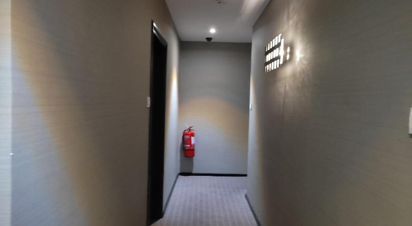 코타키나발루 호텔 디뉴 1 KK 사바 (Hotel D'New 1 KK Sabah) 4성급 호텔 수영장