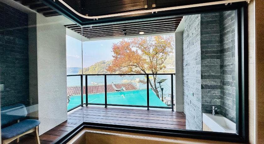 水秀一方Sun Moon Lakeside Boutique Hotel - image 3