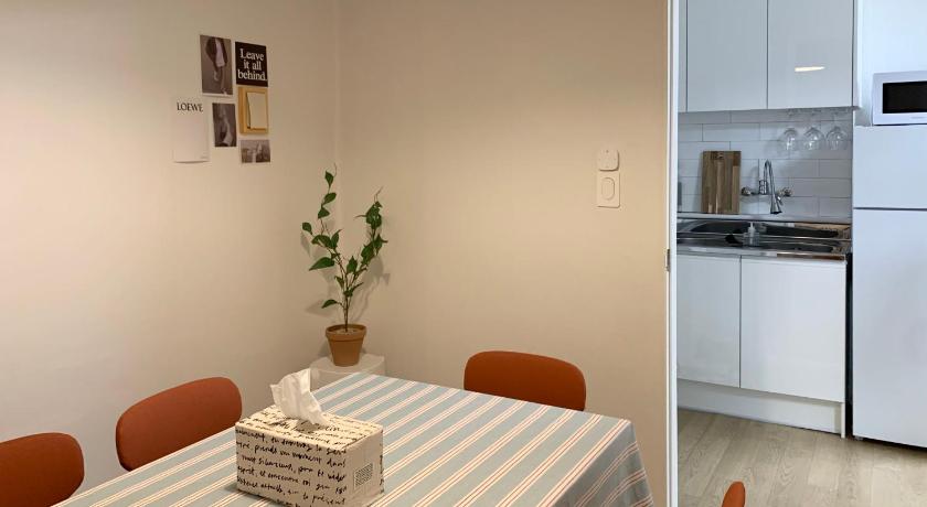 ソウル STAY OU 신논현역 3분ㅣ퀸침대 3개 6인ㅣ공간 디자이너의 감성 숙소 스테이 공유 논현 3つ星 ゲストハウス ロビー