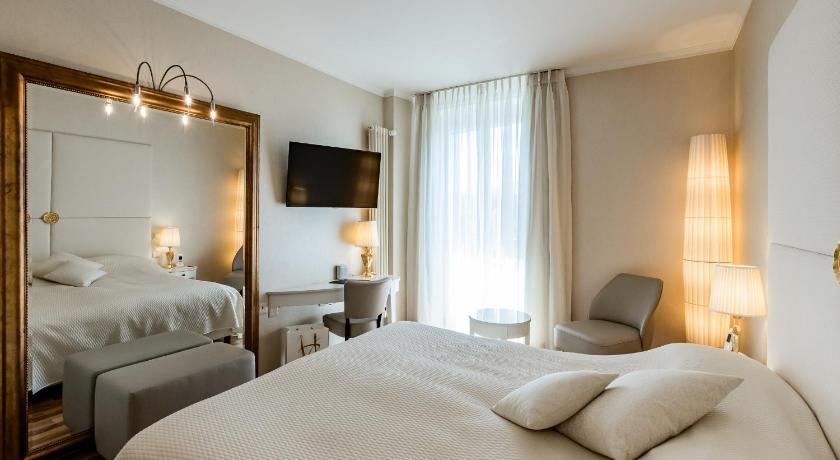 Image of Double Room with River View 4