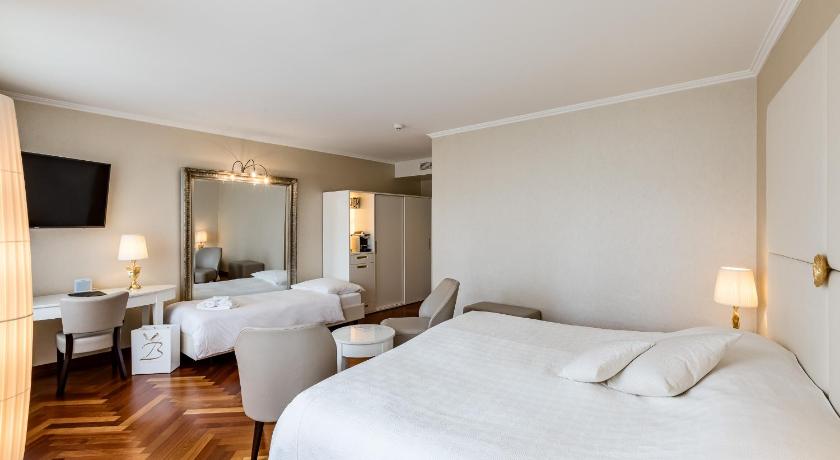 Image of Triple Room with River View 3