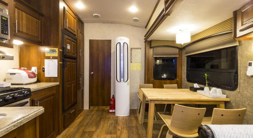 Image of Standard Caravan 14