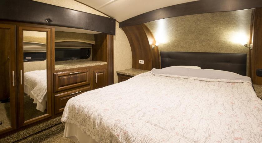 Image of Standard Caravan 12