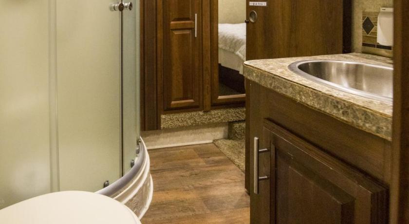 Image of Standard Caravan 15