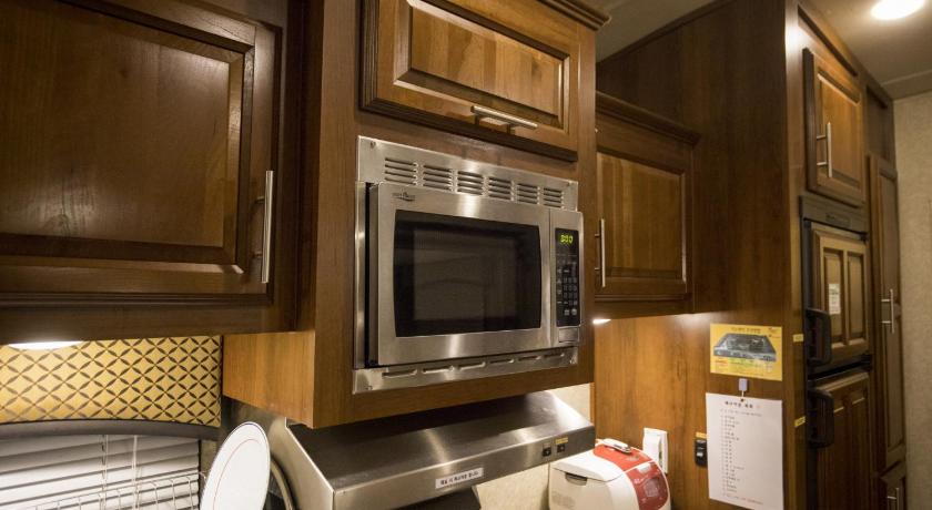Image of Standard Caravan 9
