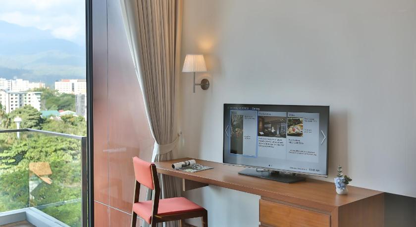 Image of Deluxe Mountain View with Bathtub 5