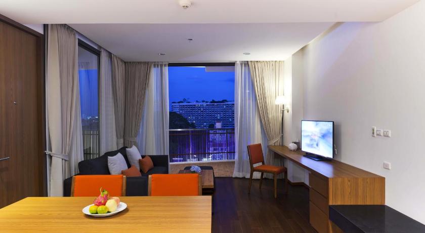 Image of 1-Bedroom City View Suite with Bathtub 1