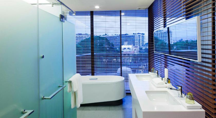 Image of 1-Bedroom City View Suite with Bathtub 4
