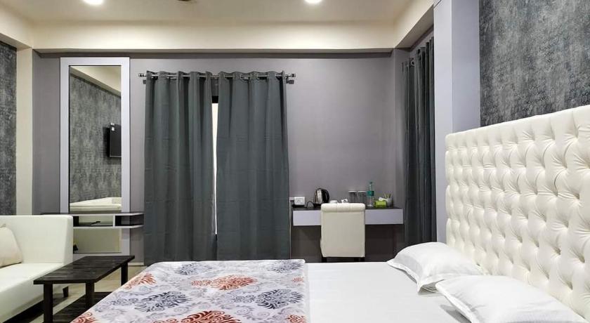 RaDiant Club & Resort