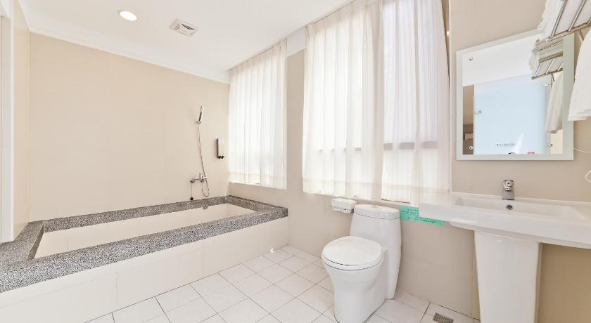 รูปของห้องมาตรฐาน เตียงใหญ่ (Standard Double) 2