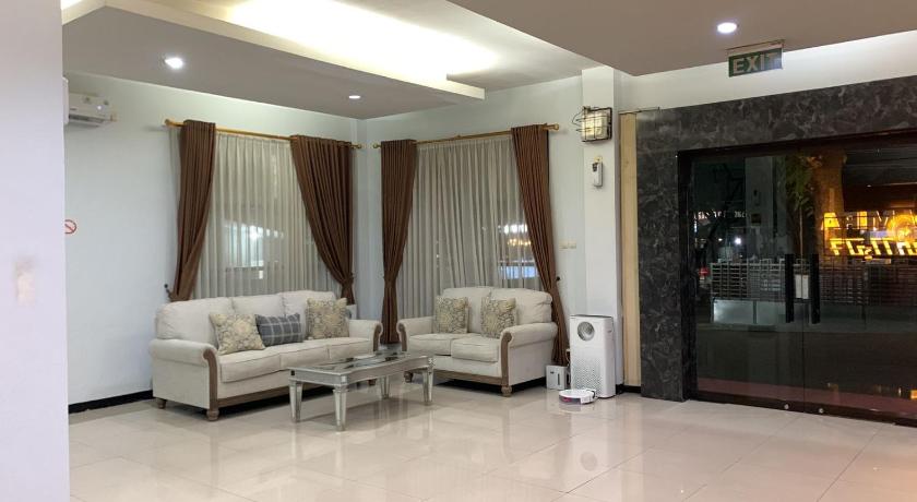 OYO 1740 Tekmira Residence Supratman Syariah - image 4