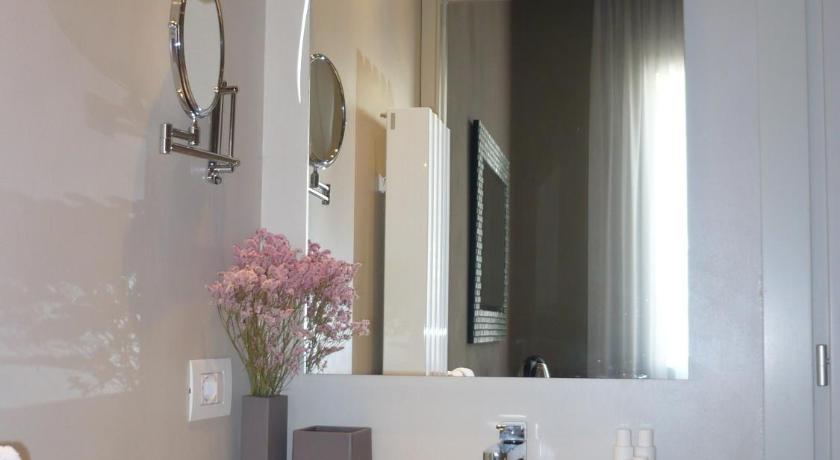Foto Apartemen 2 Kamar Tidur di Gedung Annex (2-Bedroom Annex Building Apartment) 13