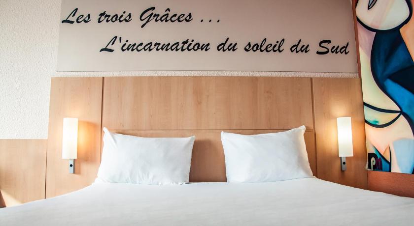 Image of Executive Room with 1 double bed and sofa 13