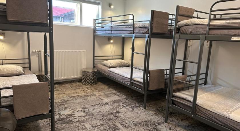 Image of Family Room with Shared Bathroom 1
