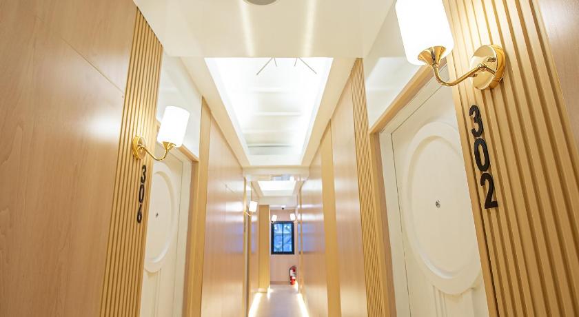 Thrive Hotel - image 8
