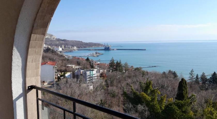 Queen's Palace Balchik apartment
