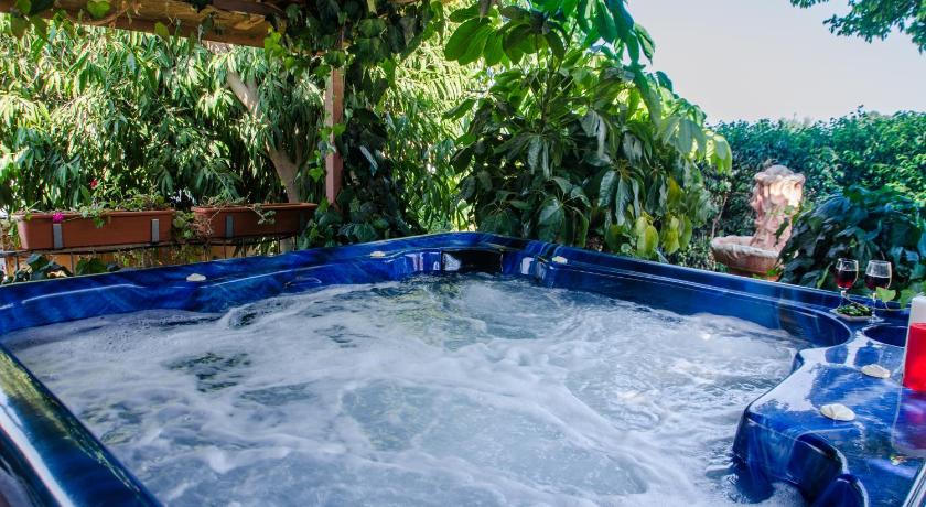 Image of One-Bedroom Apartment 6