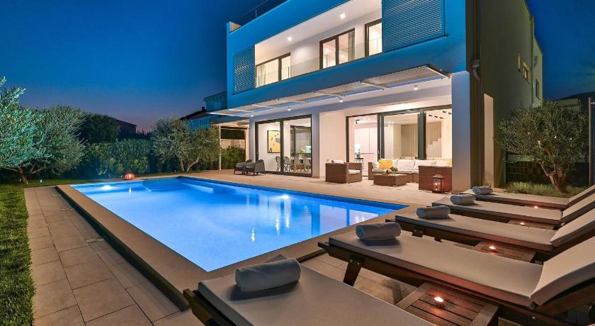 bedroom villa near Split with pool - image 11