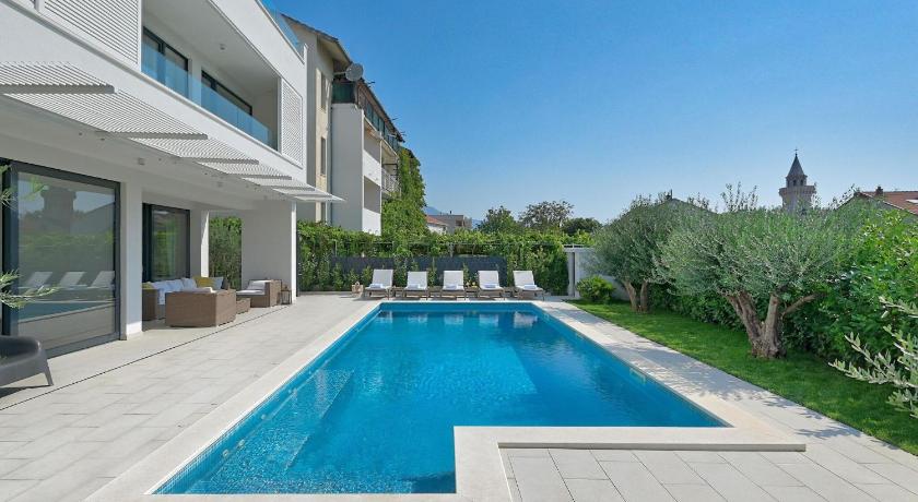 bedroom villa near Split with pool - image 13