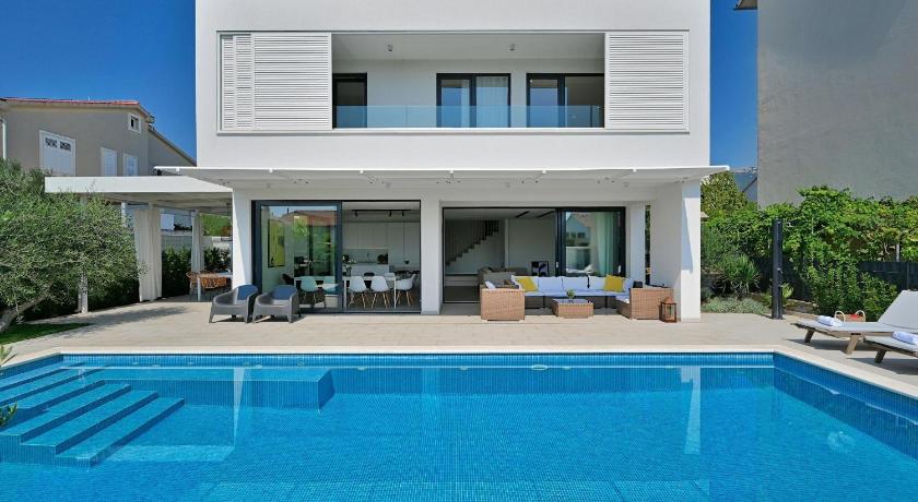 bedroom villa near Split with pool - image 15