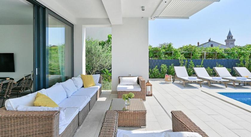 bedroom villa near Split with pool - image 16
