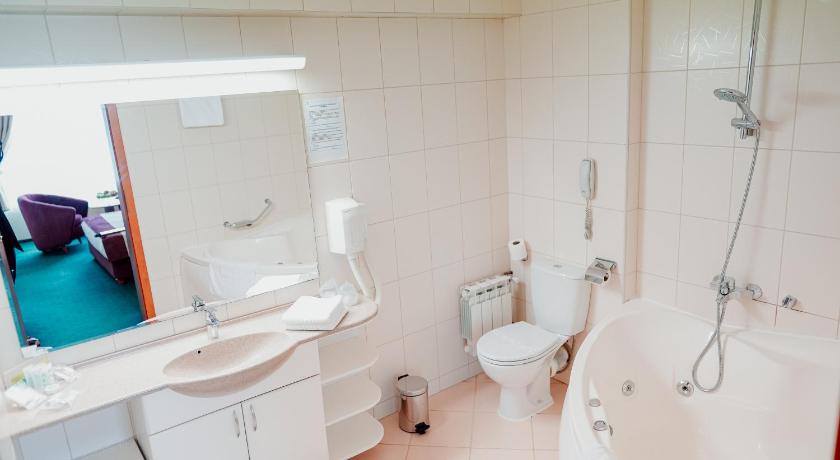 Imagine din Suite with SPA access and Free Parking 5