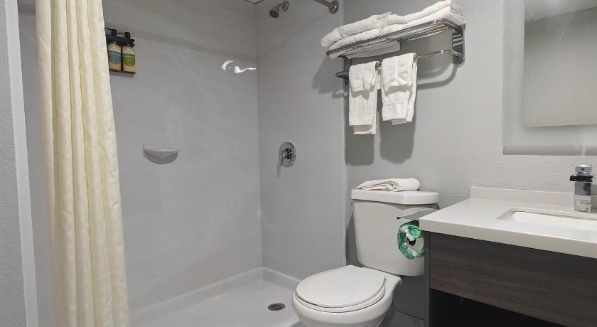 Image of Queen Room with Two Queen Beds 2