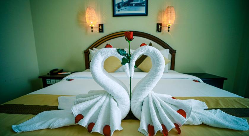 Image of Deluxe Double (Pool View/ City View) 12