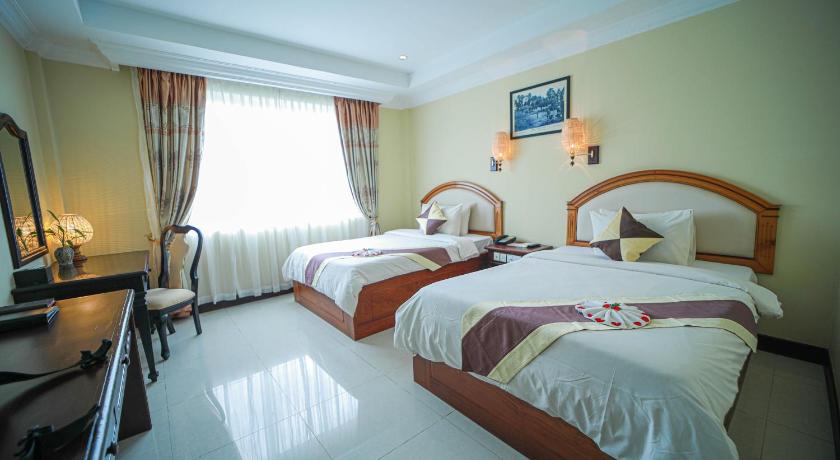 Image of Deluxe Twin (Pool View/ City View) 4