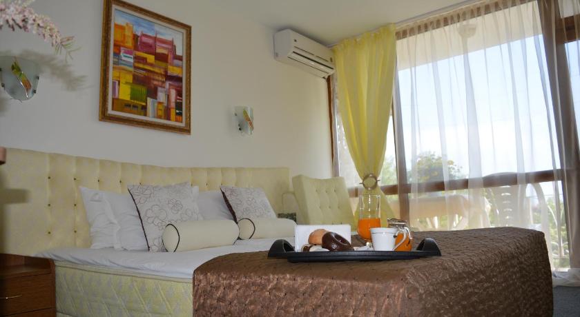 Sunshine Pearl Family Hotel — Hotel in Kavarna