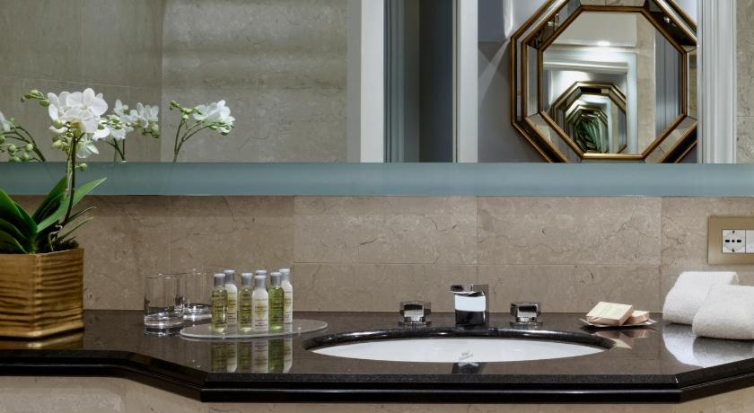 Image of King Molino Executive Suite 13