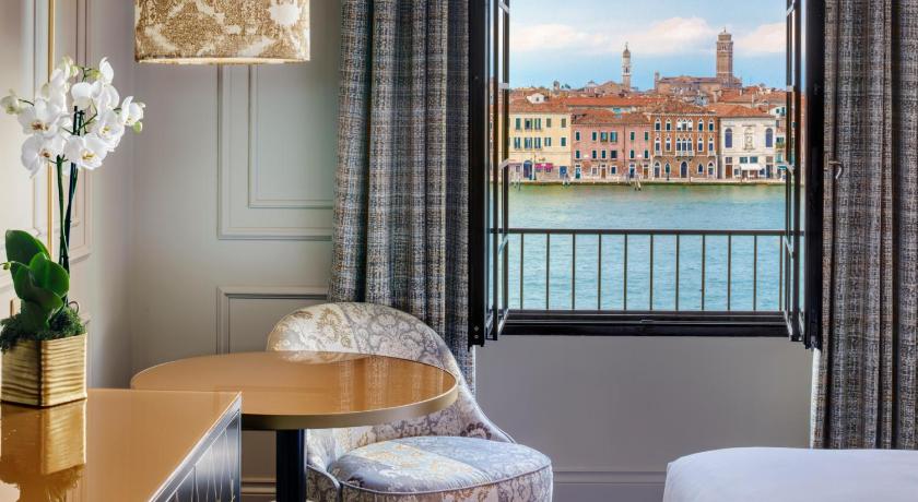 Image of King Executive Suite With View Of Venice 10