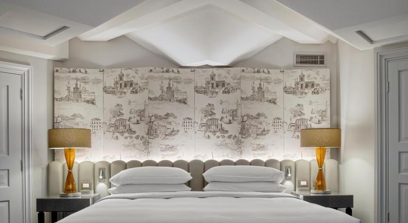 Image of King Molino Executive Suite 6